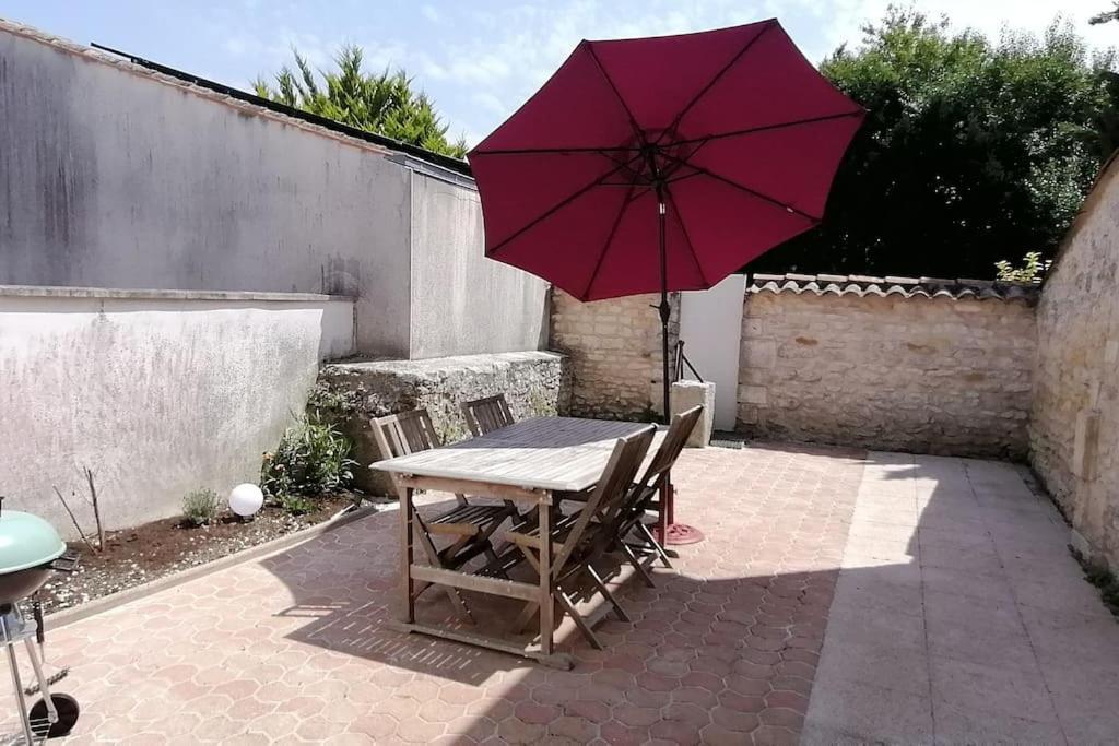 Les Roses Tremieres Saujon